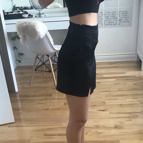 Black silk mini skirt - Picture 5 of 5